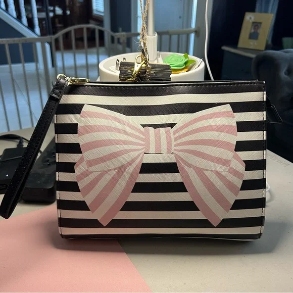 Betsey Johnson Clutch Large Wristlet and Crossbody Wallet EUC Stripes Vintage - Picture 2 of 16